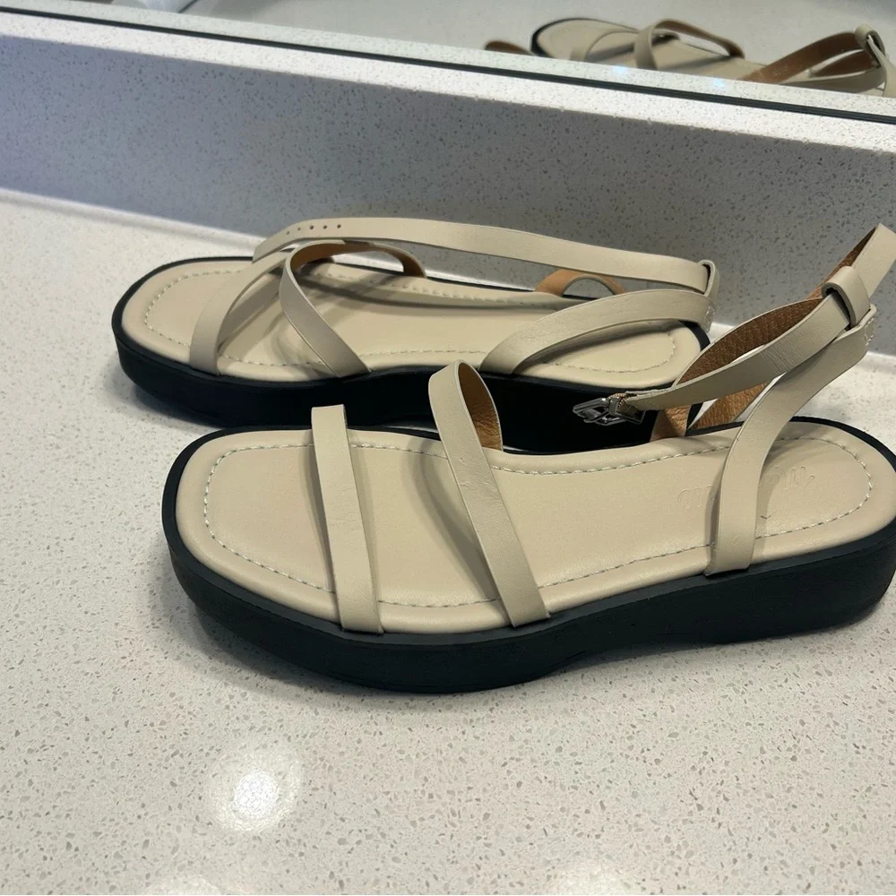 Double-strap platform sandal - Picture 4 of 6